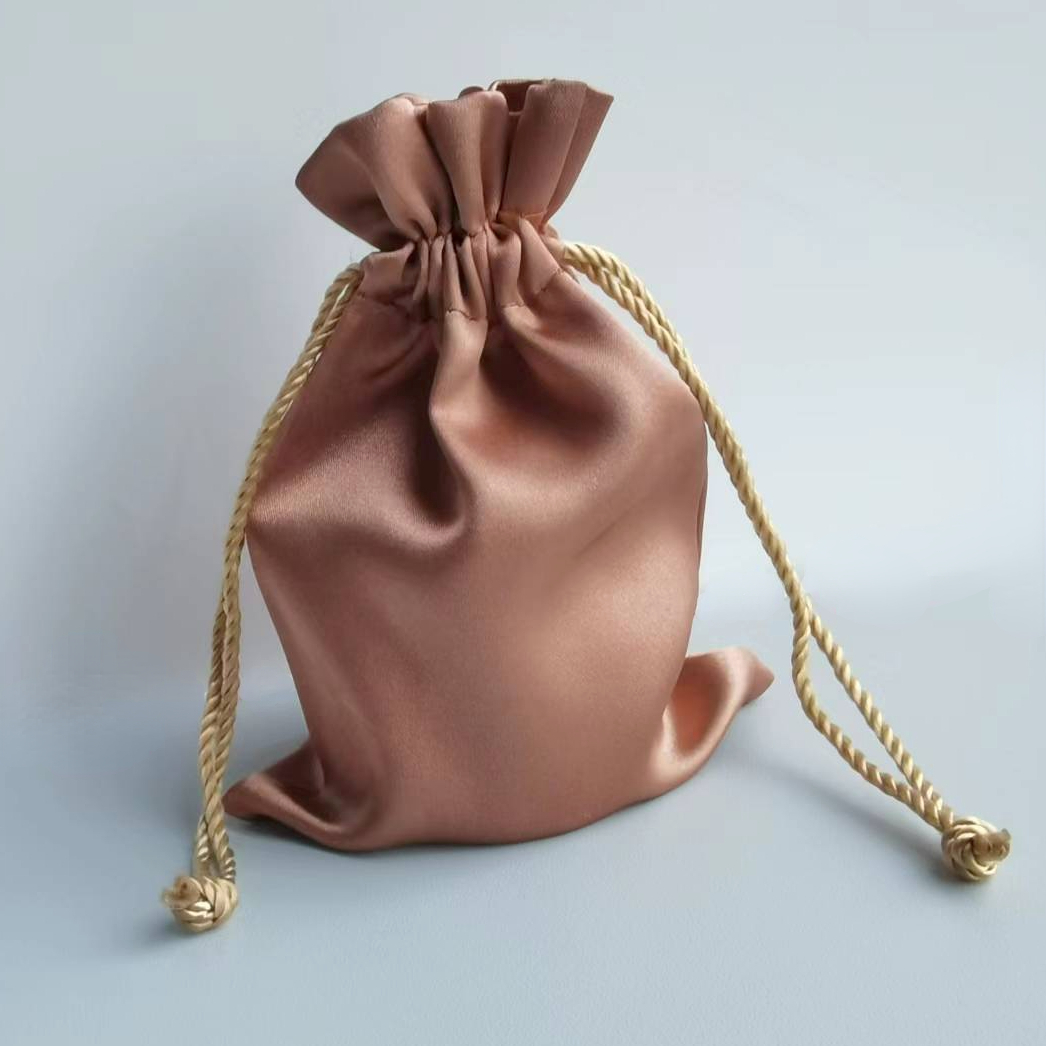 Customizable Logo Silk Bag Mar - огляд і ціна Skincare Animate